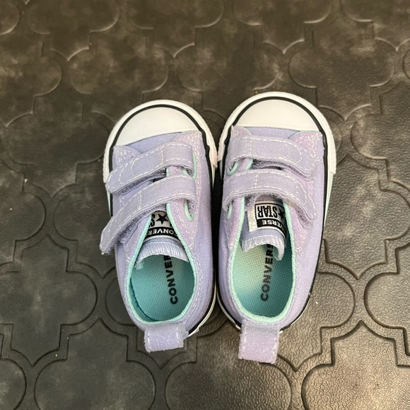 Converse Baby Shoes. - Picture 1 of 3